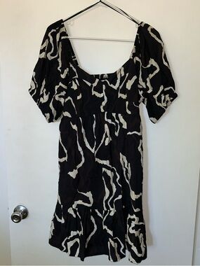 Black & White Abstract Nine West Babydoll V-neck Puff Sleeve Dress Size L